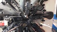 Primavera del CNC que forma la máquina con doce hachas que giran el alambre que forma la máquina