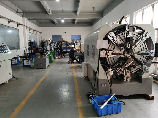 12 Ejes Máquina de fabricación de resorte CNC sin camillas bobinas de formación de alambre de alta velocidad
