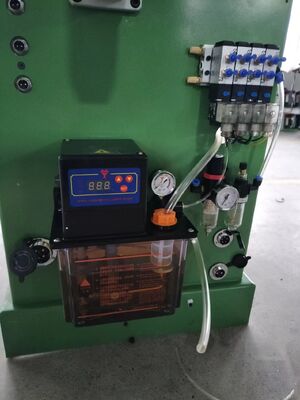 Primavera automática que forma la máquina, máquina de la primavera del CNC con 100KG Decoiler