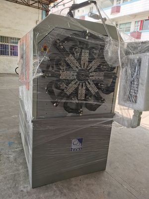 Máquina enrolladora de resortes CNC de rotación de alambre para formar resortes con motor japonés de 5 ejes