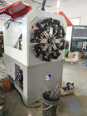 Máquina enrolladora de resortes CNC de rotación de alambre para formar resortes con motor japonés de 5 ejes