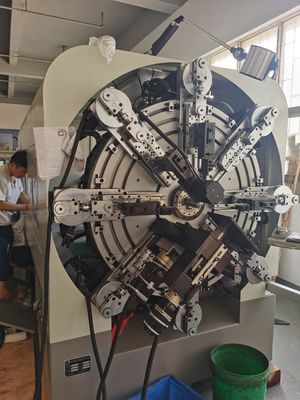 100m por acero con poco carbono de alimentación mínimo de la máquina de fabricación del resorte en espiral