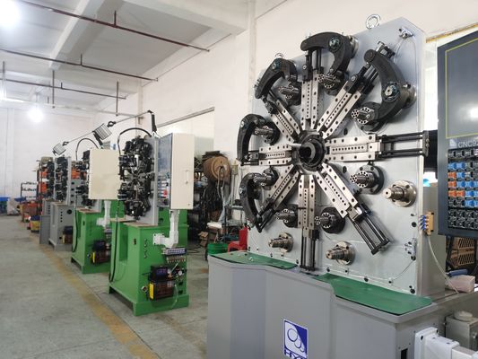 Máquina de moldeado de resorte rotativo de alambre de cámara de 4 mm con máquina de resorte CNC giratorio