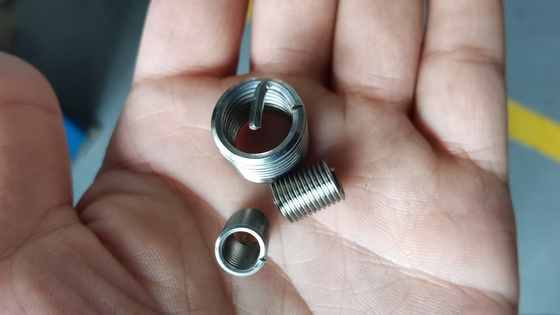 Máquina de inserción de hilos de alambre de alta velocidad, M2-M16 máquina de fabricación de bujes de tornillo