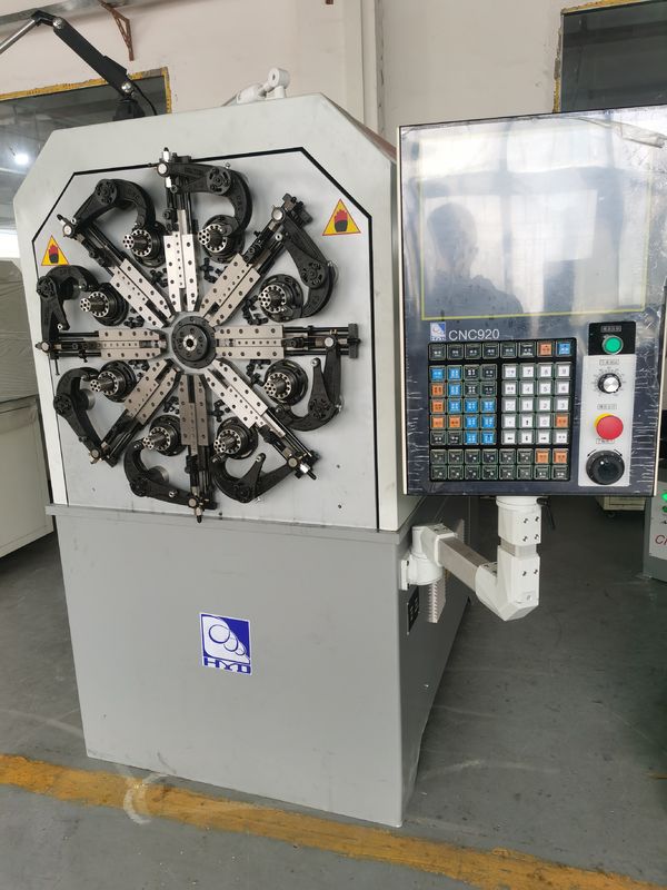 Máquina de moldeado de resorte rotativo de alambre de cámara de 4 mm con máquina de resorte CNC giratorio